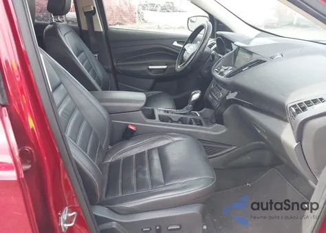 2019 Ford Escape Titanium z USA, uszkodzony, nr VIN 1FMCU9J93KUB66748